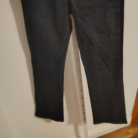 Lee Jeans Women's Size 8 Short Lower on the Waist Flap Back Pockets Stretch - Picture 8 of 11